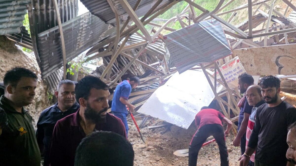 वैष्णोदेवी मंदिर मार्गावर कटरा परिसरात झालेल्या भूस्खलनात आत्तापर्यंत ३० जणांचा मृत्यू