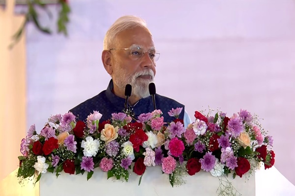 PM Modi Inaugurates ₹11,000 Cr Highway Projects, Pushes ‘Vocal for Local’ in Delhi