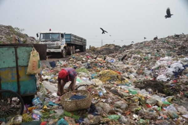 184 Nations Meet in Geneva to Finalize Global Treaty on Plastic Pollution