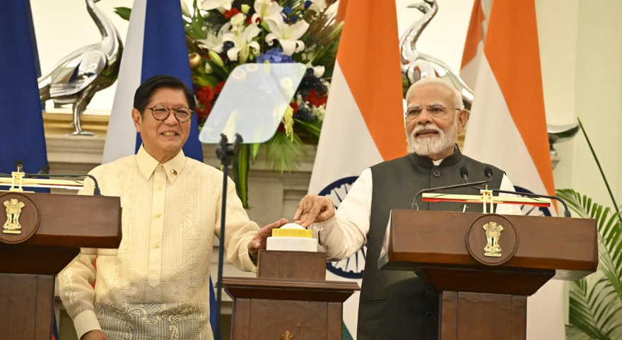 ফিলিপাইনছৰ ৰাষ্ট্ৰপতিৰ সৈতে প্ৰধানমন্ত্ৰী মোদীৰ বৈঠক