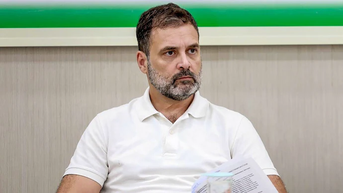 ভোটার তালিকায় কারচুপি নিয়ে লোকসভার বিরোধী দলনেতা রাহুল গান্ধীর দাবী নির্বাচন কমিশন খারিজ করে দিয়েছে।