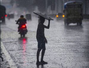 राज्यात मुसळधार पावसामुळे जनजीवन विस्कळीत