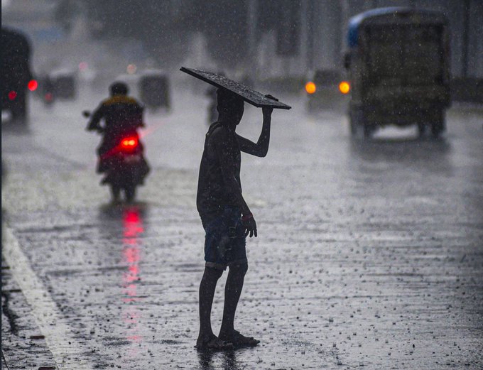 Red Alert in Karnataka as Heavy Rains Disrupt Life; Schools Shut in Udupi, Dakshina Kannada