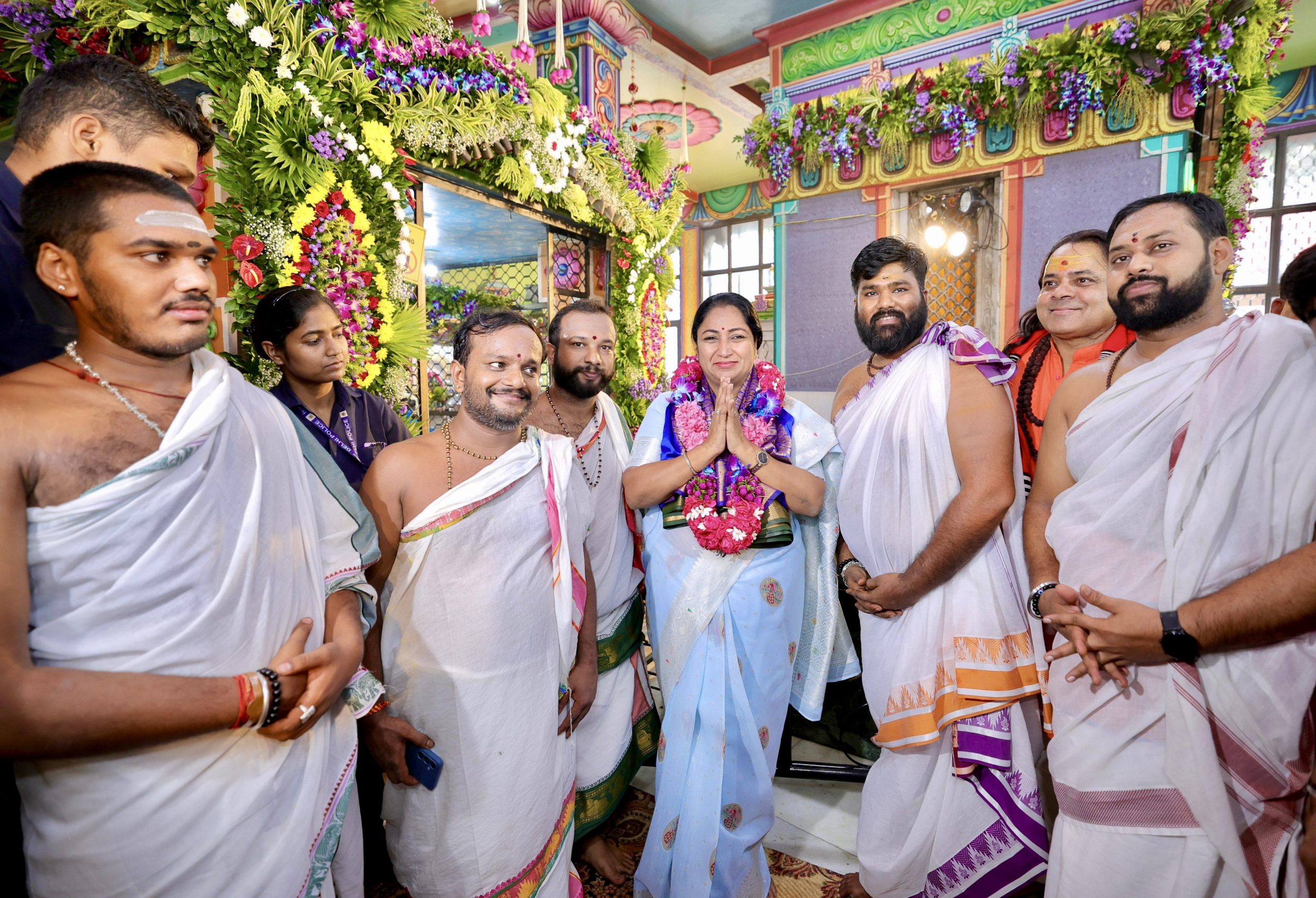 दिल्ली: मुख्यमंत्री रेखा गुप्ता ने गणेश चतुर्थी के पर दी शुभकामनाएं, कनॉट प्लेस स्थित श्री गणेश मंदिर में की पूजा