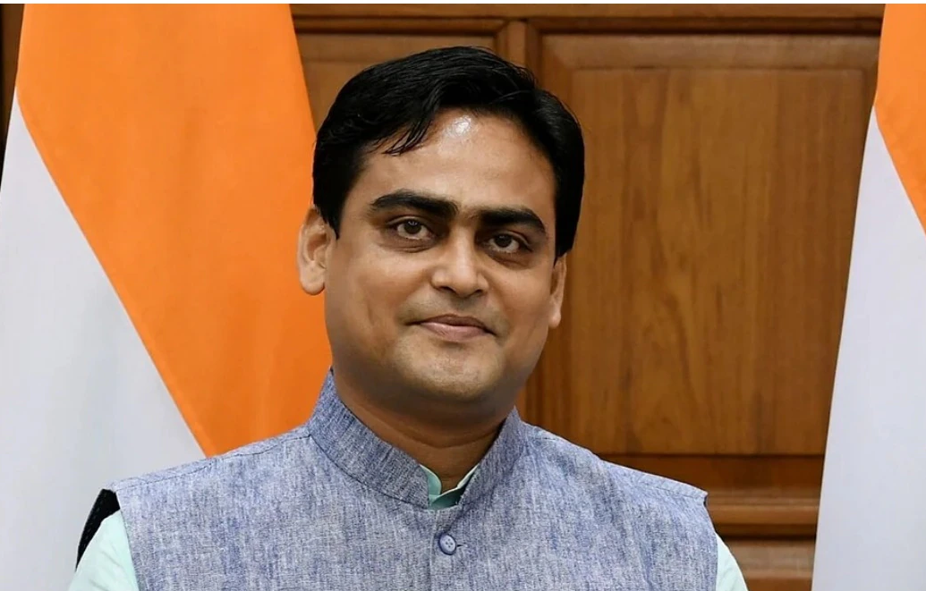 উত্তর ২৪ পরগনার পেট্রাপোল স্থলবন্দরে নতুন পার্কিং ও কলকাতা-ঢাকা নতুন বাসের সূচনা করলেন কেন্দ্রীয় জাহাজ প্রতিমন্ত্রী শান্তনু ঠাকুর
