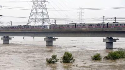 यमुना नदी का जलस्तर अब खतरे के निशान से नीचे