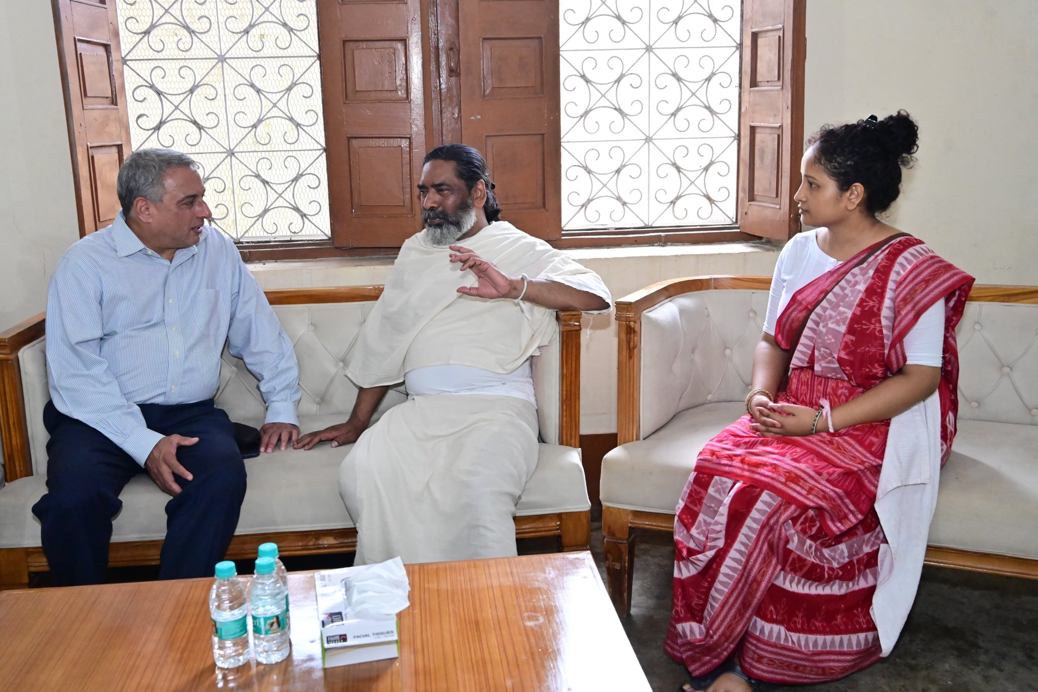 मुख्यमंत्री हेमंत सोरेन से मिले टाटा स्टील के सीईओ टीवी नरेंद्रन, शिबू सोरेन को किया याद