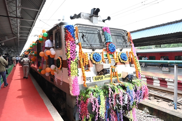 Raipur-Jabalpur New Express Flagged Off From Raipur Railway Station