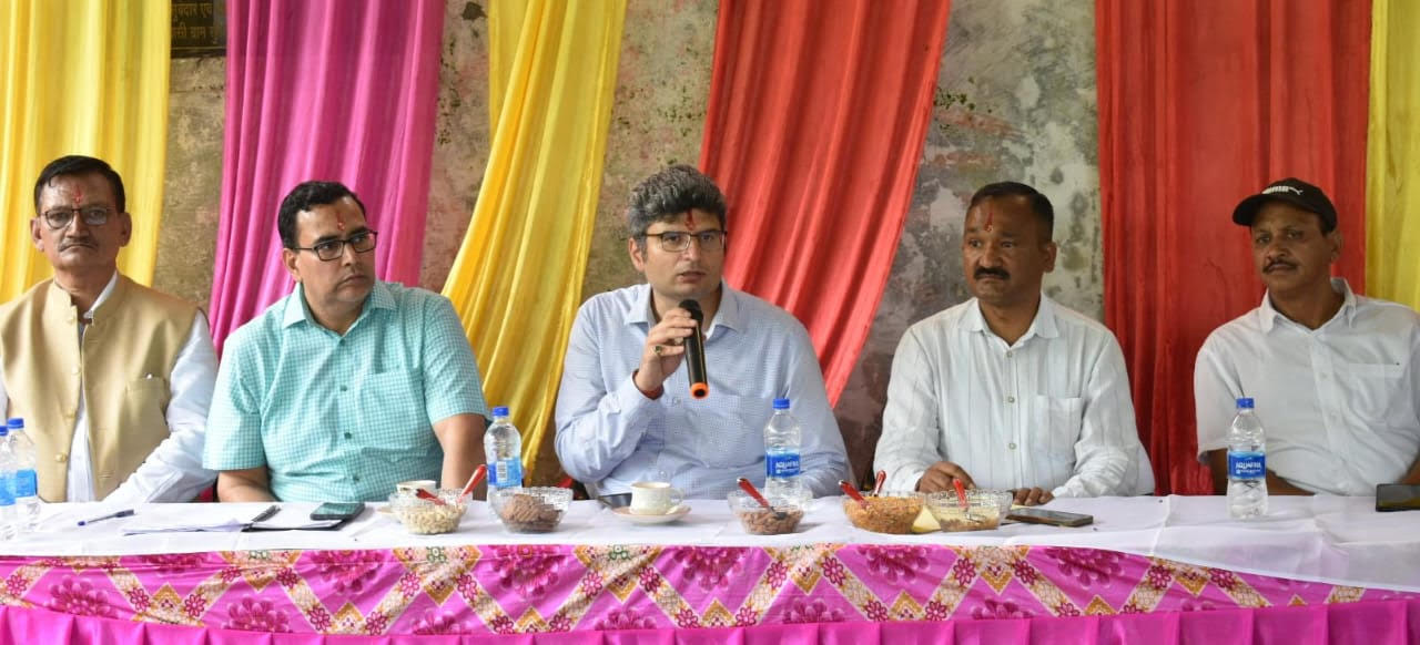 चमोली के जिलाधिकारी संदीप तिवारी ने नंदा देवी राजजात यात्रा के महत्वपूर्ण पड़ाव कुरुड़ का स्थलीय निरीक्षण किया