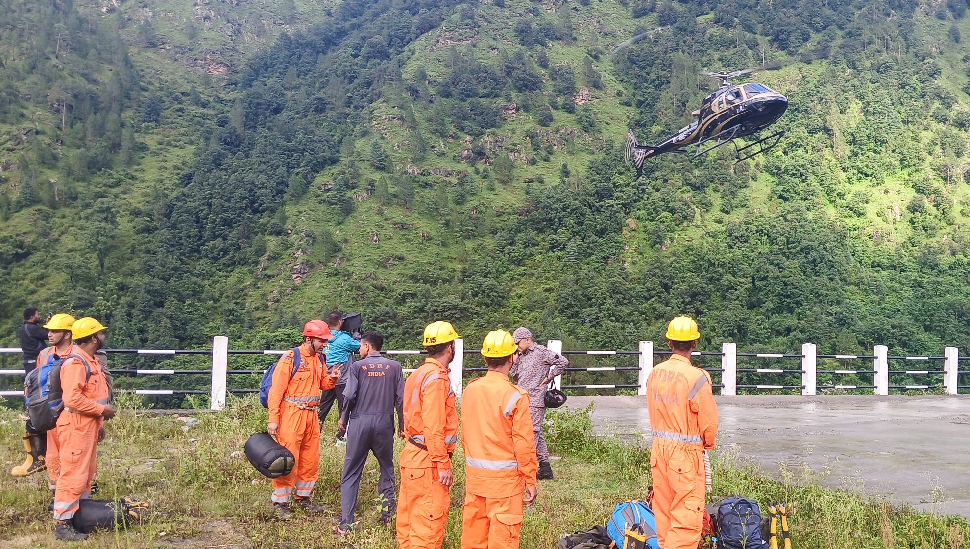 उत्तराखंडमध्ये बचाव कार्य प्रगतीपथावर