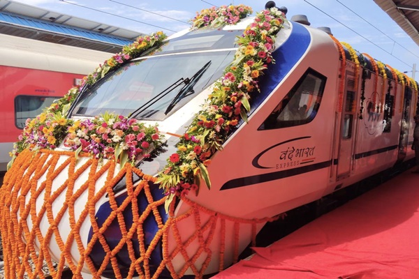 PM Modi Flags Off Amritsar–Katra Vande Bharat Train to Boost Devotee Travel, Local Economy
