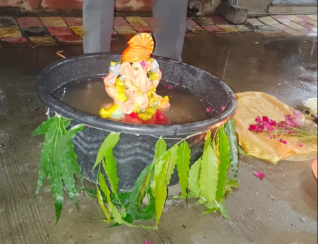 પોલીસના ચુસ્ત બંદોબસ્ત વચ્ચે મુંબઇ સહિત દેશભરમાં ગણેશ વિસર્જન