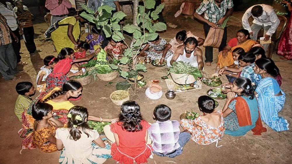 জঙ্গলমহল তথা বৃহত্তর ছোটনাগপুরের আদিম জনগোষ্ঠীর সবচেয়ে বড়ো উৎসব হলো-“করম পরব”।