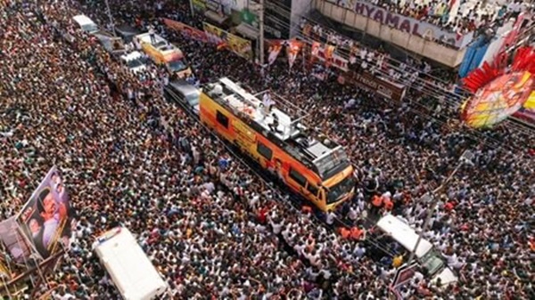Death toll in Karur stampede in Tami Nadu rises to 39; State govt announces commission to probe the incident