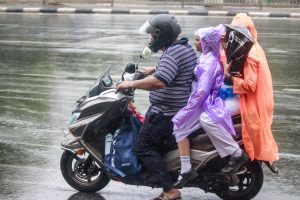 UP: Normal life disrupted due to heavy rainfall in several eastern districts