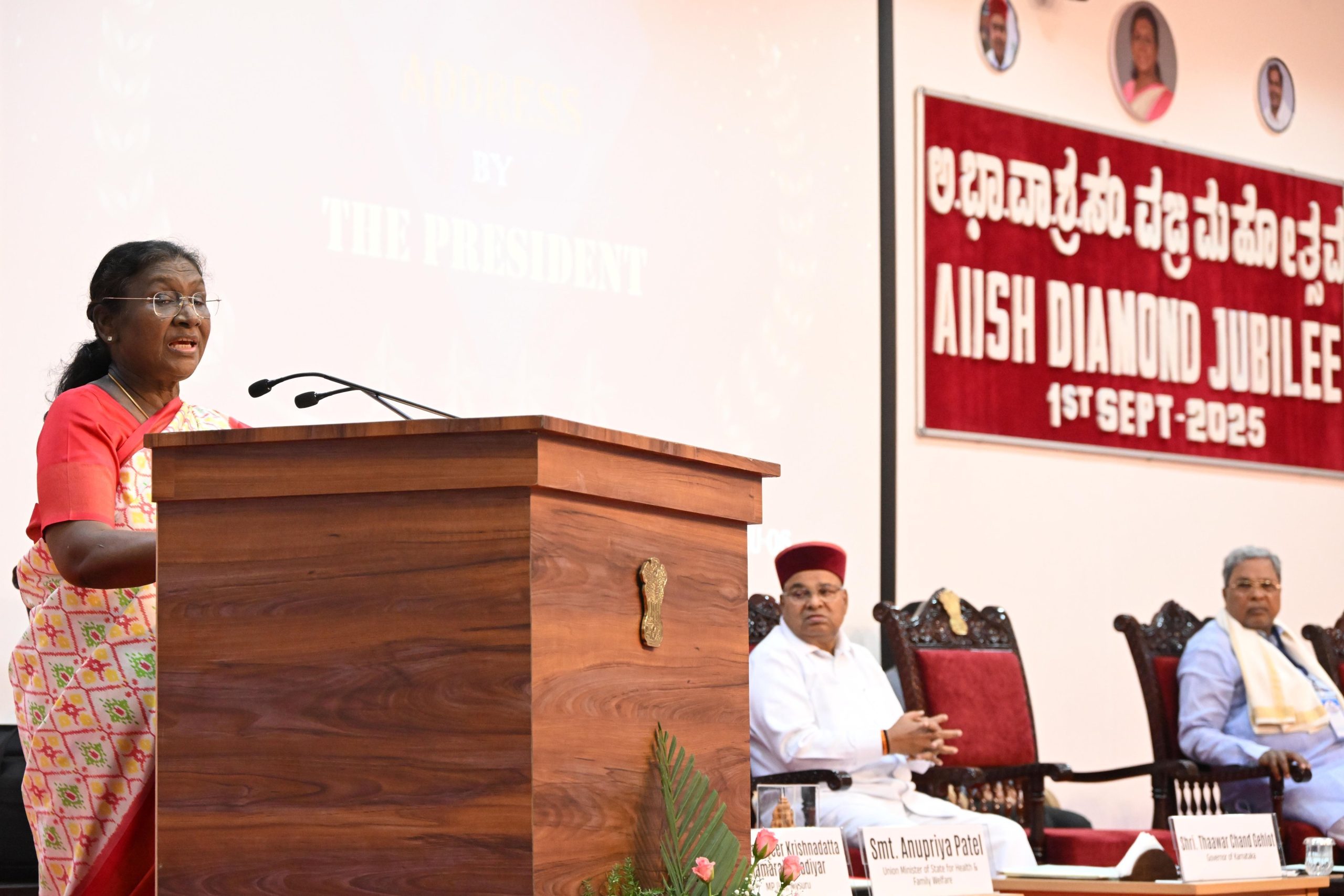 শ্রবণ ও বাক সমস্যা রয়েছে এমন ব্যক্তিদের কল্যাণে উদ্ভাবনী প্রক্রিয়া ও আধুনিক প্রযুক্তির সাহায্যে এগিয়ে আসার জন্য রাষ্ট্রপতি দ্রৌপদী মুর্মু, সর্বভারতীয় স্পিচ অ্যান্ড হিয়ারিং প্রতিষ্ঠানকে আহ্বান জানিয়েছেন।