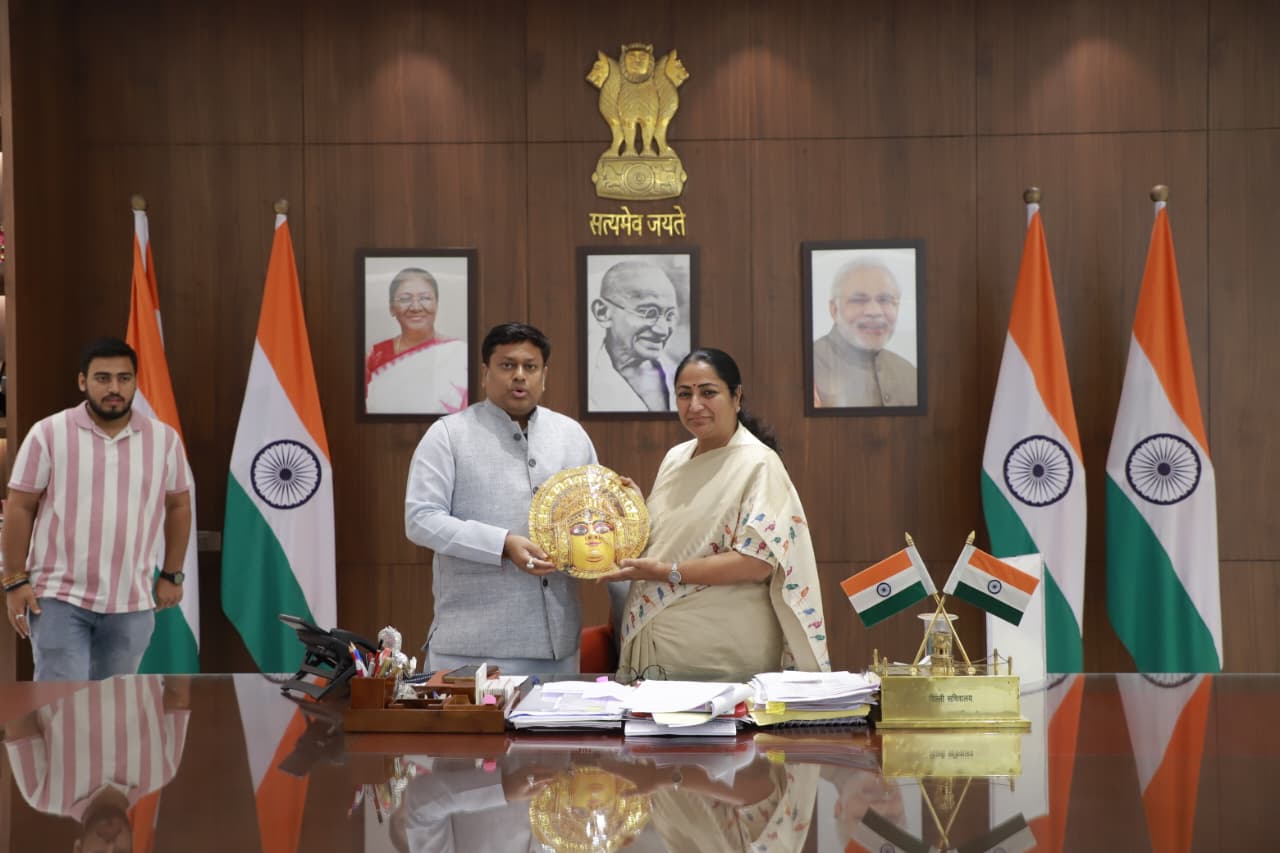 কেন্দ্রীয় প্রতিমন্ত্রী সুকান্ত মজুমদার দিল্লির দুর্গাপূজায় বিশেষ উদ্যোগ নেওয়ার জন্য মুখ্যমন্ত্রী রেখা গুপ্তার সঙ্গে দেখা করে তাঁকে ধন্যবাদ জানিয়েছেন।