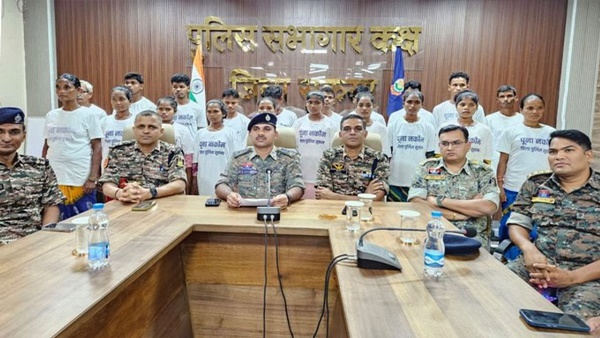 ছত্তিশগড়ের সুকমা জেলায় গতকাল ন’জন মহিলা সহ ২০ জন মাওবাদী আত্মসমর্পণ করেছে।