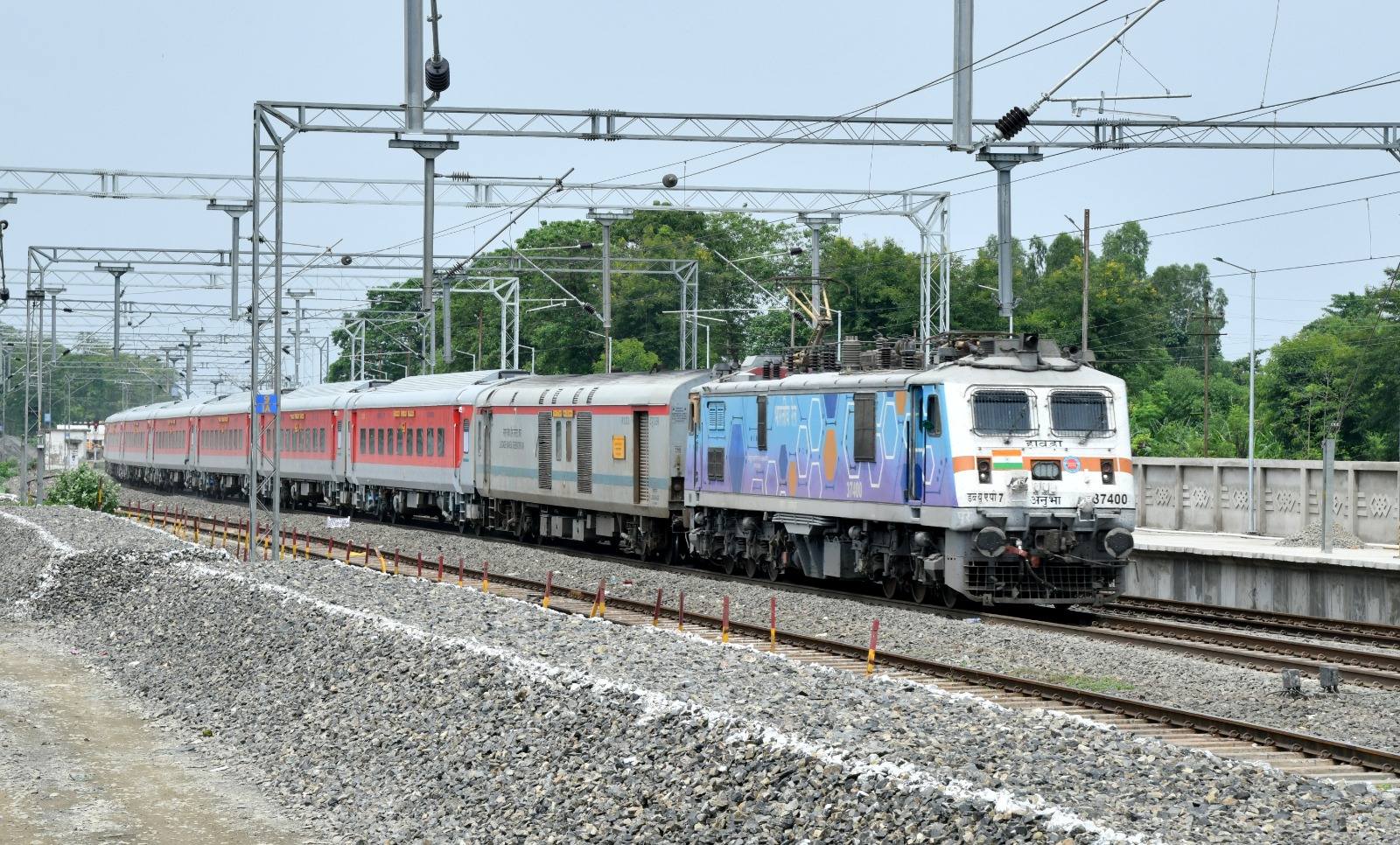 মিজোরামের রাজধানী আইজলের সঙ্গে কলকাতার সরাসরি রেল যোগাযোগ শুরু হচ্ছে আগামীকাল।
