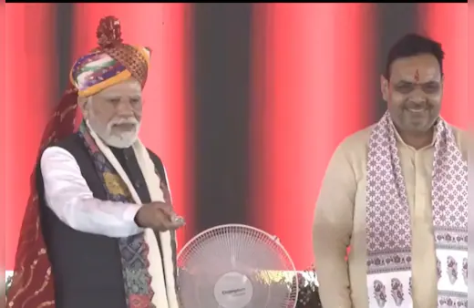 प्रधानमंत्री मोदी ने राजस्थान के बांसवाड़ा में 1.22 लाख करोड़ रुपये से अधिक की विकास परियोजनाओं का लोकार्पण और शिलान्यास किया