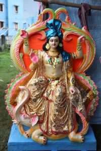 আজ বিশ্বকর্মা পুজো। রাজ্য জুড়ে কলকারখানা সহ নানা প্রতিষ্ঠানে যন্ত্র তথা শিল্পের দেবতা বিশ্বকর্মা পুজোর আয়োজন করা হয়েছে।