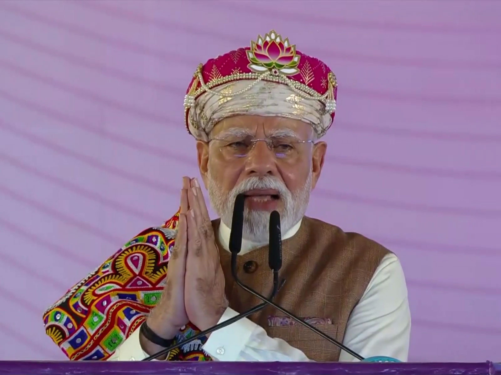 PM Modi Encourages Citizens to Choose Swadeshi During Festive Season
