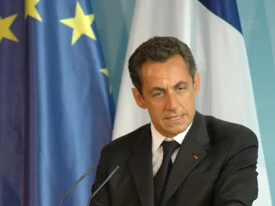 फ्रांस के पूर्व राष्‍ट्रपति निकोलस सर्कोजी को भ्रष्‍टाचार और सत्ता का दुरूपयोग करने के लिए 5 वर्षों की कैद