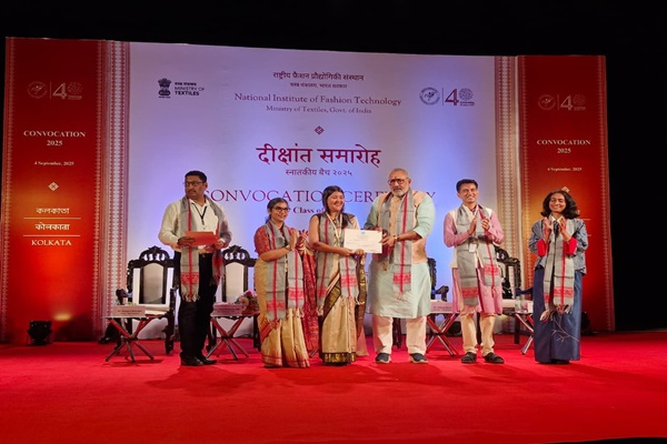 केन्‍द्रीय मंत्री गिरिराज सिंह ने राष्ट्रीय फैशन प्रौद्योगिकी संस्थान के दीक्षांत समारोह में हुए शामिल