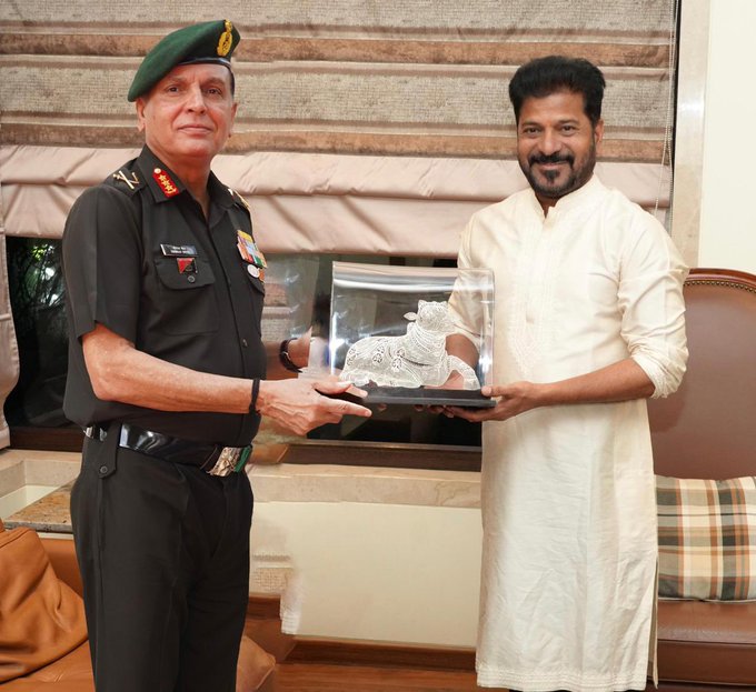 लेफ्टिनेंट जनरल धीरज सेठ और तेलंगाना के मुख्यमंत्री ए. रेवंत रेड्डी ने नागरिक-सैन्य सहयोग पर चर्चा की