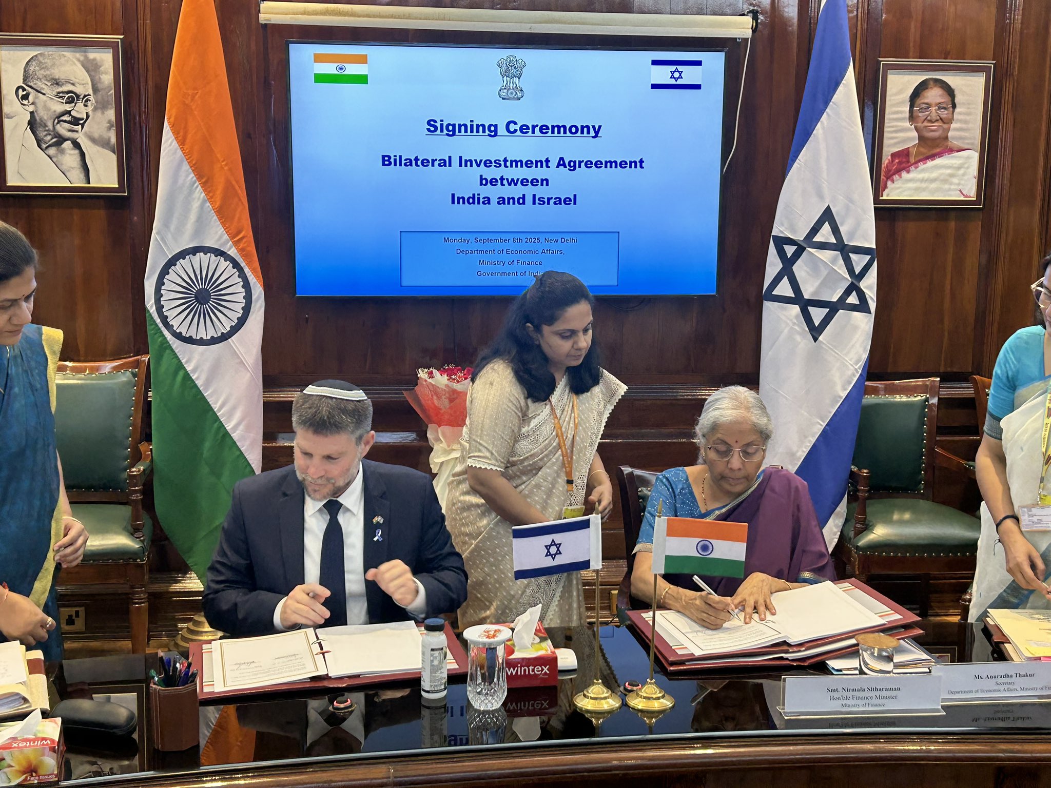 भारत और इज़राइल ने द्विपक्षीय निवेश समझौते पर हस्ताक्षर किए