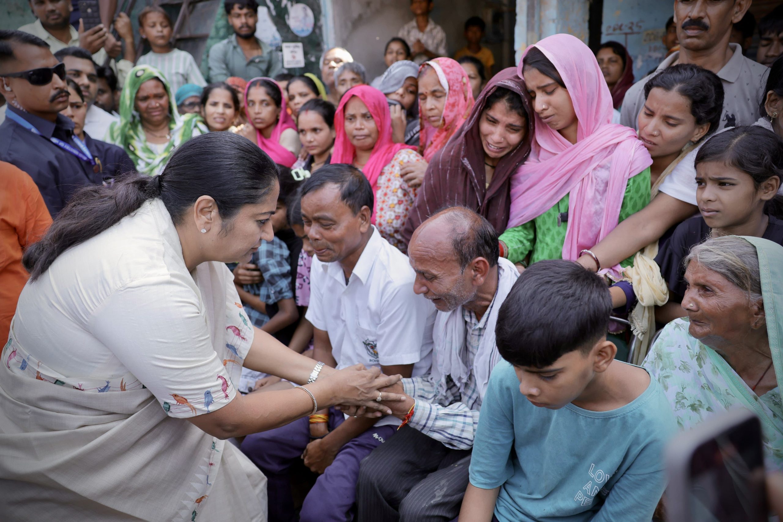 दिल्‍ली: मुख्‍यमंत्री रेखा गुप्‍ता ने नहर हादसे में जान गंवाने वाले दो बच्‍चों के परिजनों को पांच-पांच लाख रूपये की सहायता राशि देने घोषणा की