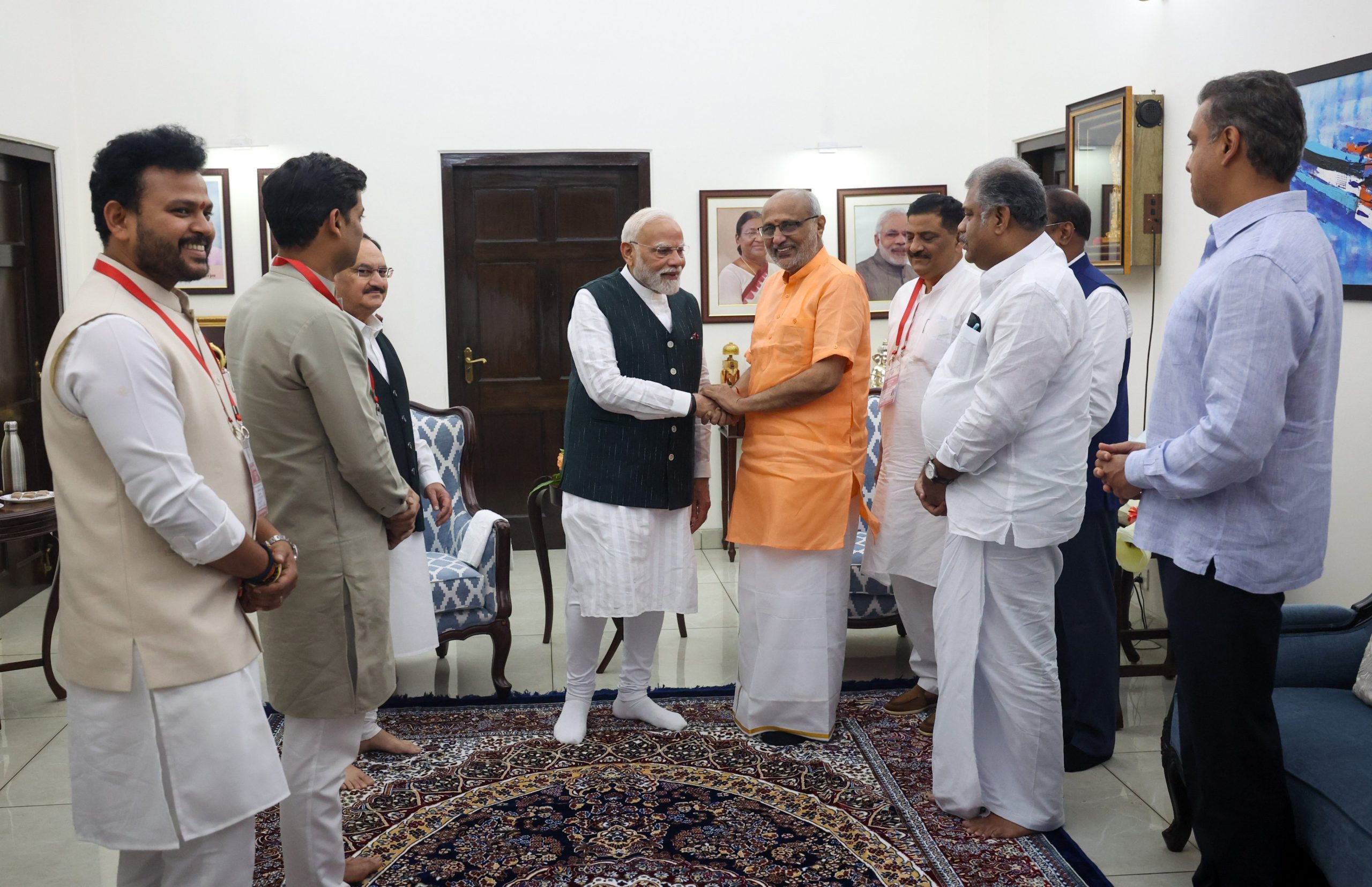 प्रधानमंत्री नरेंद्र मोदी ने सी.पी. राधाकृष्णन से मुलाकात कर उन्हें उपराष्ट्रपति चुनाव जीतने पर बधाई दी
