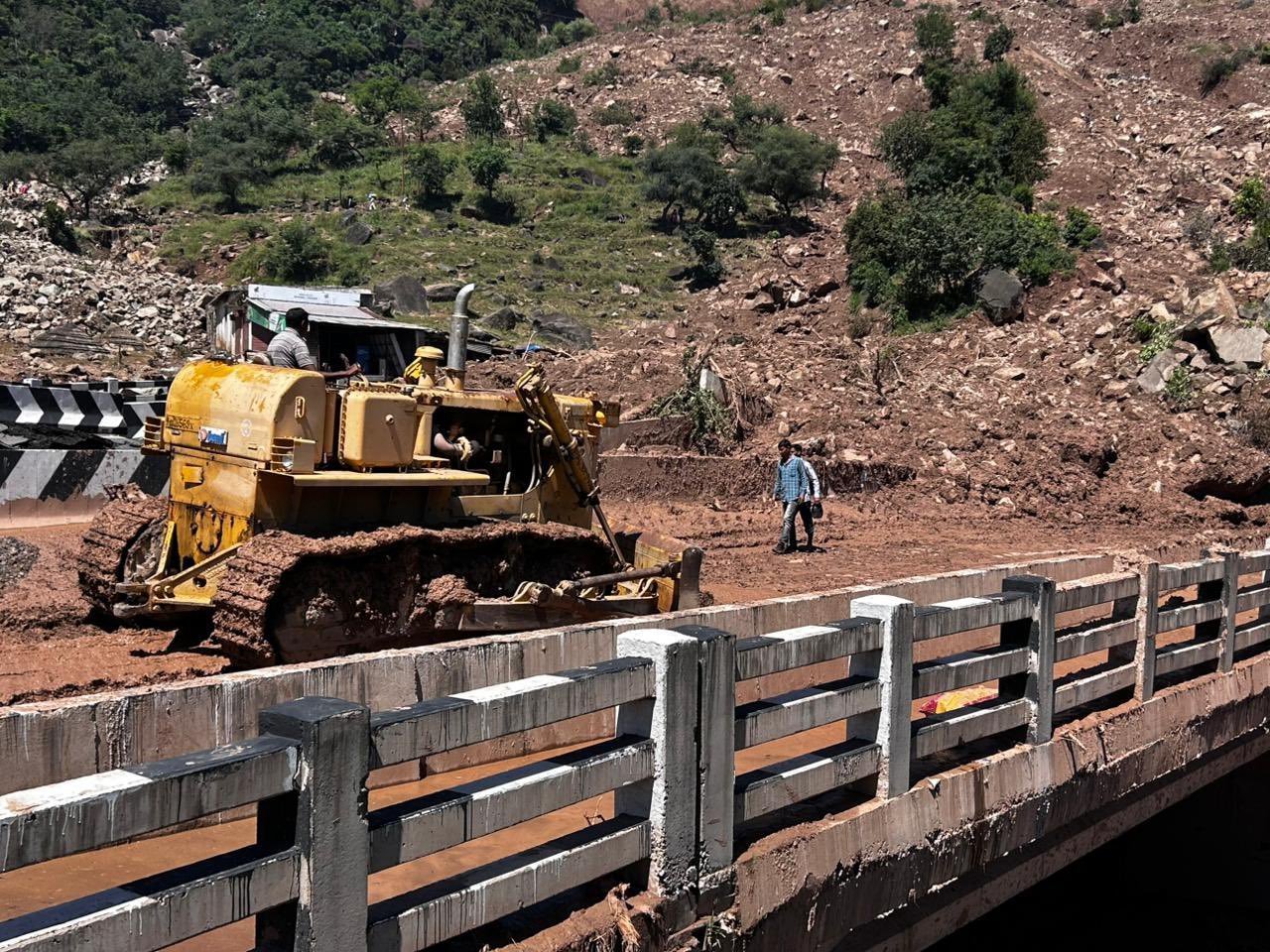 J&K: NH44 likely to reopen for vehicles today