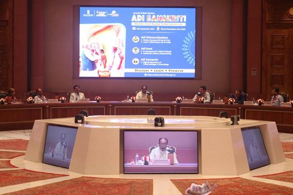 કેન્દ્રીય રાજ્યમંત્રી દુર્ગાદાસ ઉઇકેએ નવી દિલ્હીમાં વિશ્વની પ્રથમ ડિજિટલ આદિજાતિ વિશ્વવિદ્યાલય – આદિ સંસ્કૃતિનું ઉદ્ઘાટન કર્યું