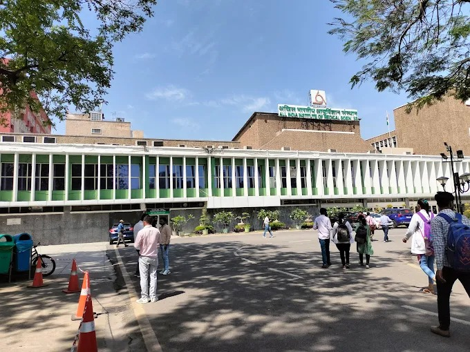 दिल्ली: एम्स में कौशल, ई-लर्निंग और टेलीमेडिसिन सुविधा में उन्नत दा विंची सर्जिकल रोबोट का उद्घाटन