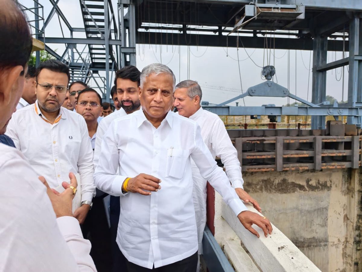 Union Minister V. Somanna Inspects Hathnikund Barrage, Assures Flood Relief and Support to Villagers