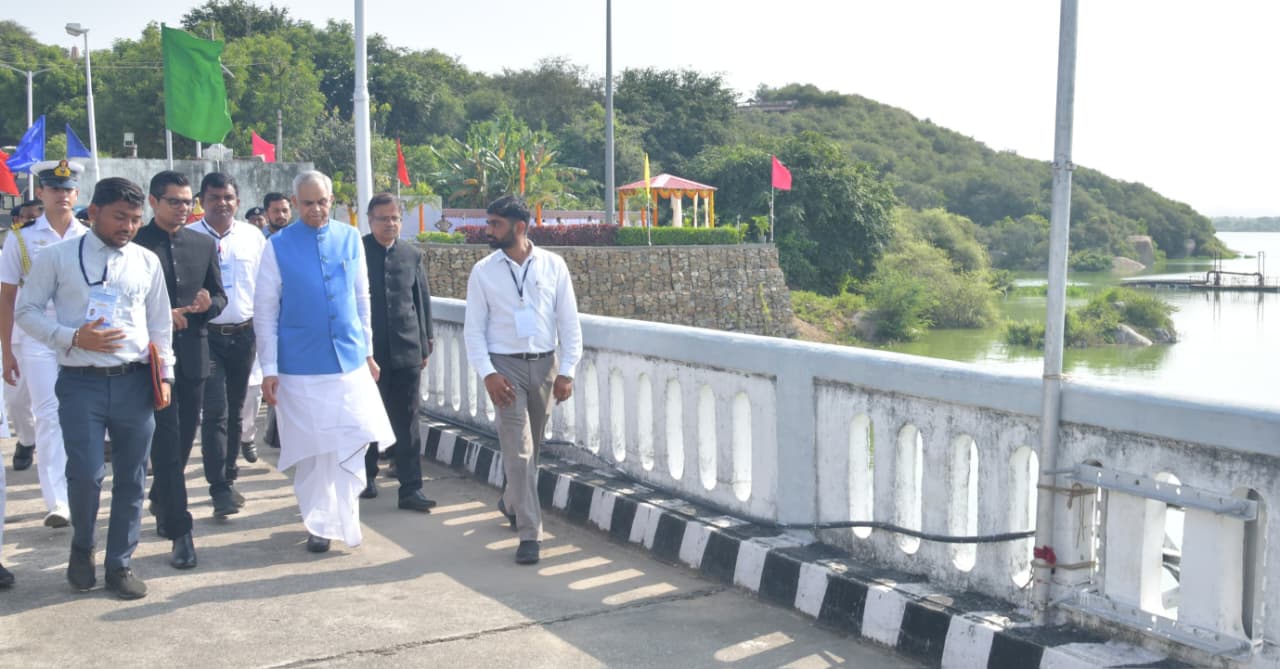 રાજ્યપાલ આચાર્ય દેવવ્રતે આજે બનાસકાંઠા જિલ્લાના વડગામમાં મુક્તેશ્વર બંધની મુલાકાત લીધી.