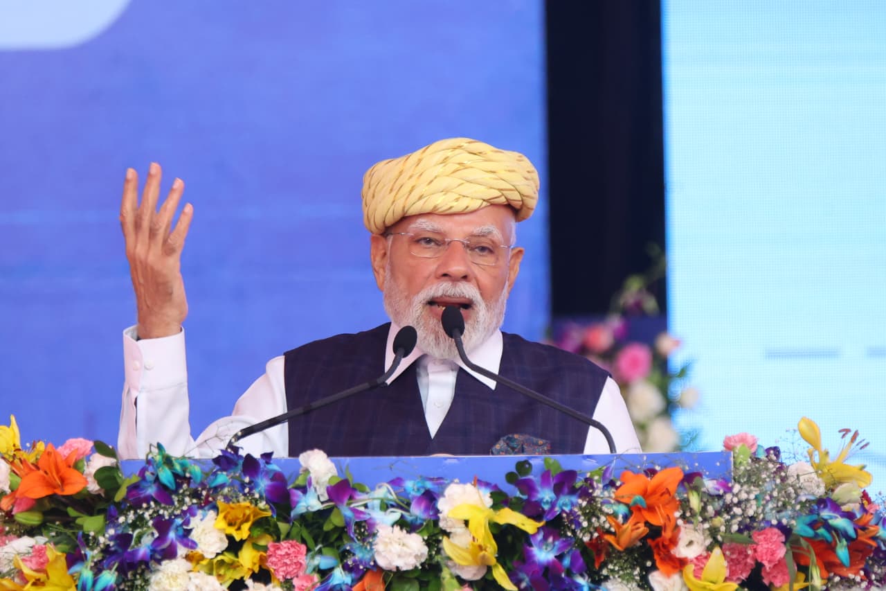 વર્ષ 2047 સુધી વૈશ્વિક દરિયાઈ વેપારમાં ભારતની ભાગીદારીને ત્રણ ગણી કરવાનો સરકારનો લક્ષ્યાંક : પ્રધાનમંત્રી નરેન્દ્ર મોદી