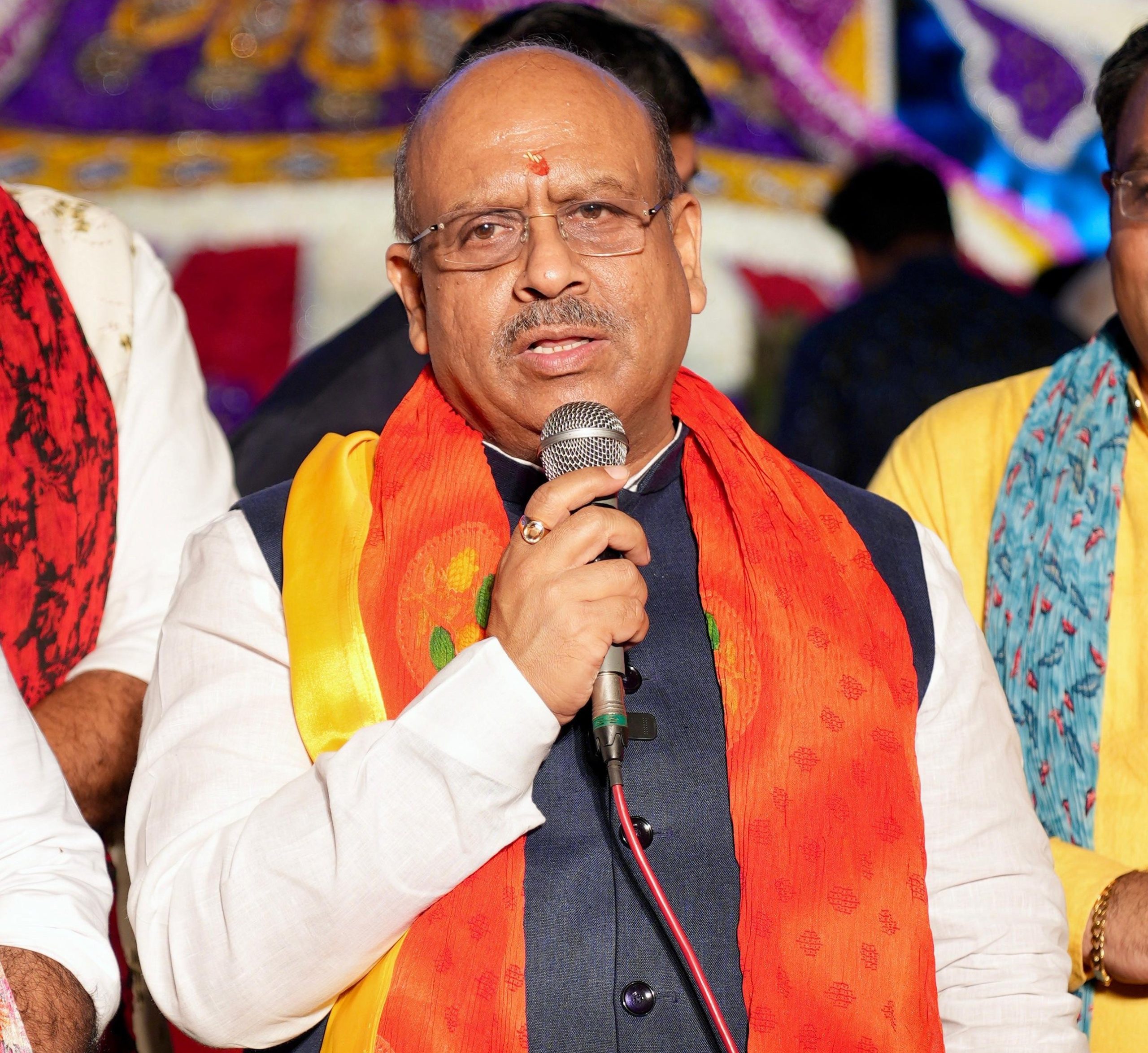 दिल्ली: विधानसभा अध्यक्ष विजेंद्र गुप्ता ने विधानसभा परिसर में आयोजित विशेष प्रदर्शनी सेवा ही संकल्प, राष्ट्र प्रथम ही प्रेरणा 75 वर्ष’ का अवलोकन किया