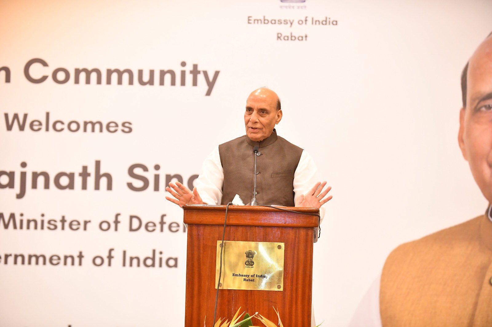 સંરક્ષણમંત્રી રાજનાથ સિંહે  મોરોક્કોના રબાતમાં ભારતીય સમુદાય સાથે વાતચીત કરીને બંને દેશોના પારસ્પરિક યોગદાનની પ્રશંસા કરી.