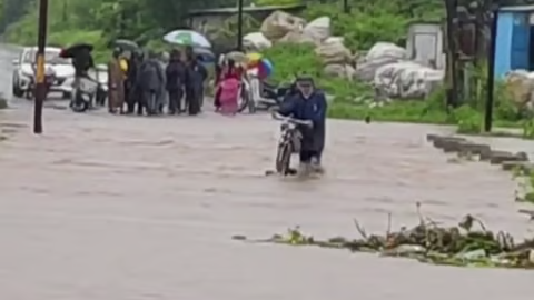 Heavy Rains in Maharashtra cause Flood-Like Conditions across several areas
