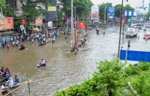 पश्चिम बंगाल में रातभर बारिश से 10 लोगों की मौत, कोलकाता में हालात गंभीर