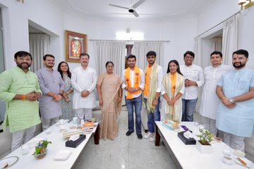 मुख्यमंत्री रेखा गुप्ता ने दिल्ली विश्वविद्यालय छात्र संघ के नवनिर्वाचित पदाधिकारियों से मुलाकात की