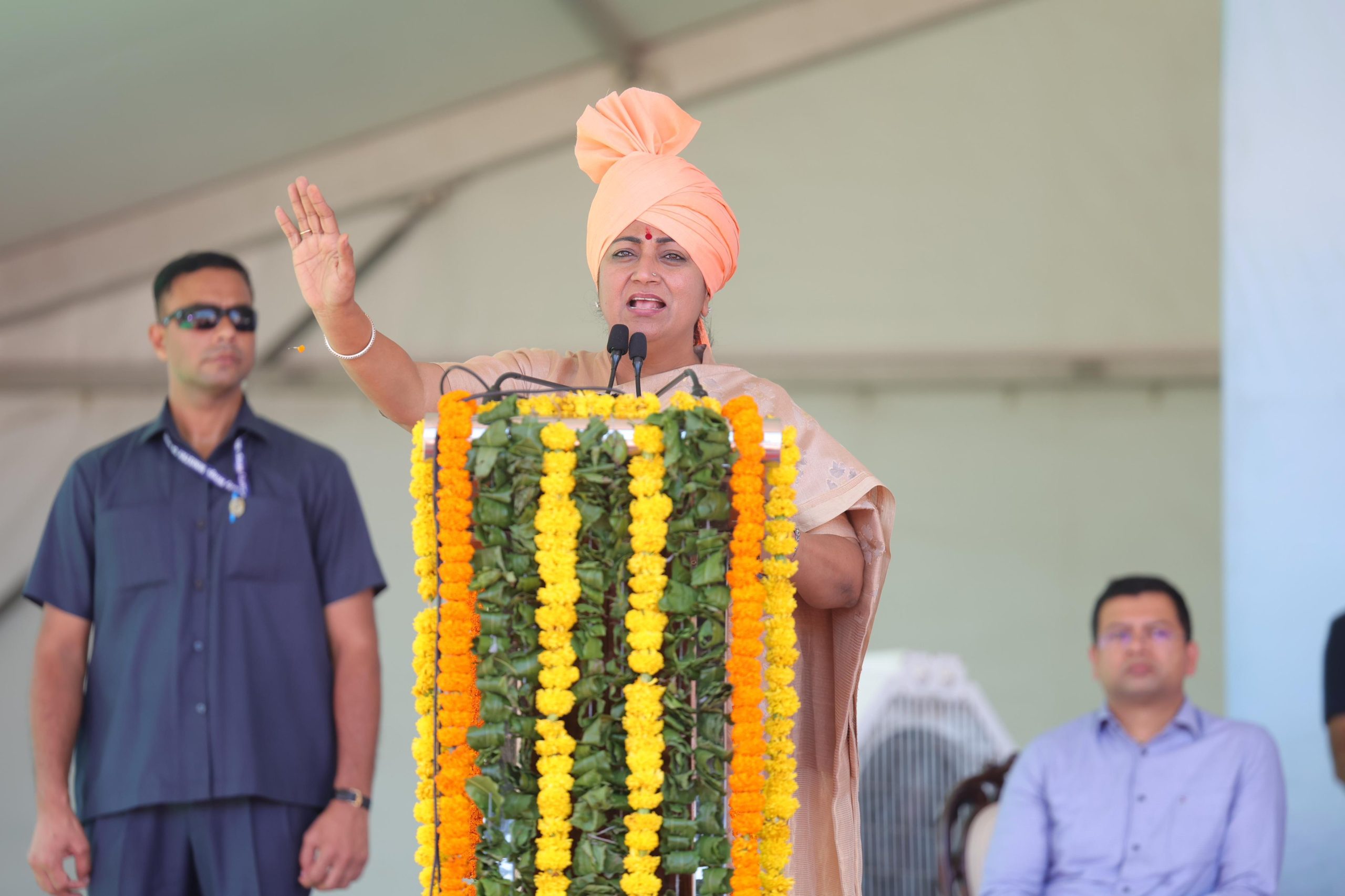 मुख्यमंत्री रेखा गुप्ता ने हिरण कूदना गांव के सीएम श्री स्कूल में विकसित नए खेल परिसर का उद्घाटन किया