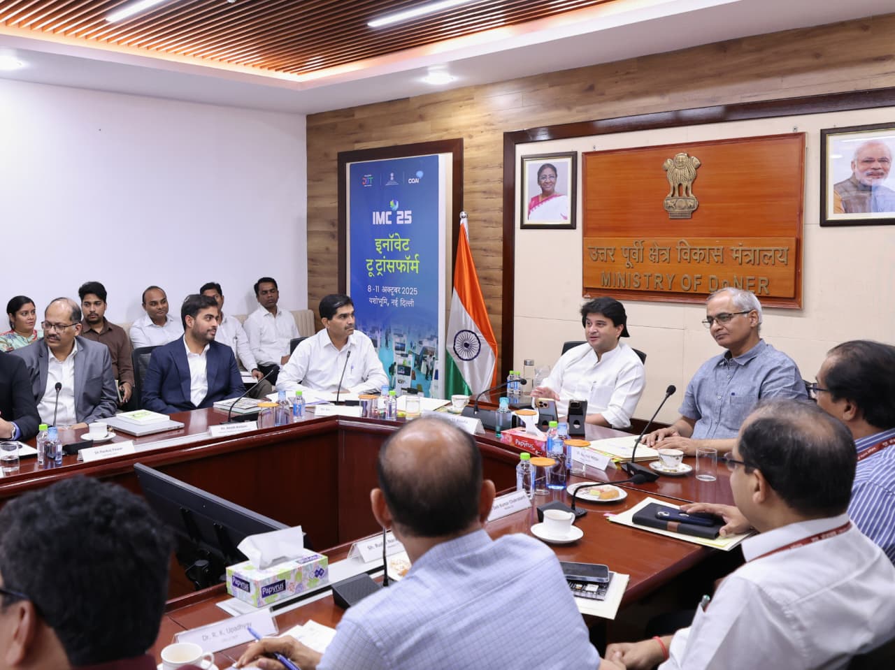Telecom Minister Jyotiraditya Scindia Held A Meeting With The Advisory Committee Of TSPs And OEMs