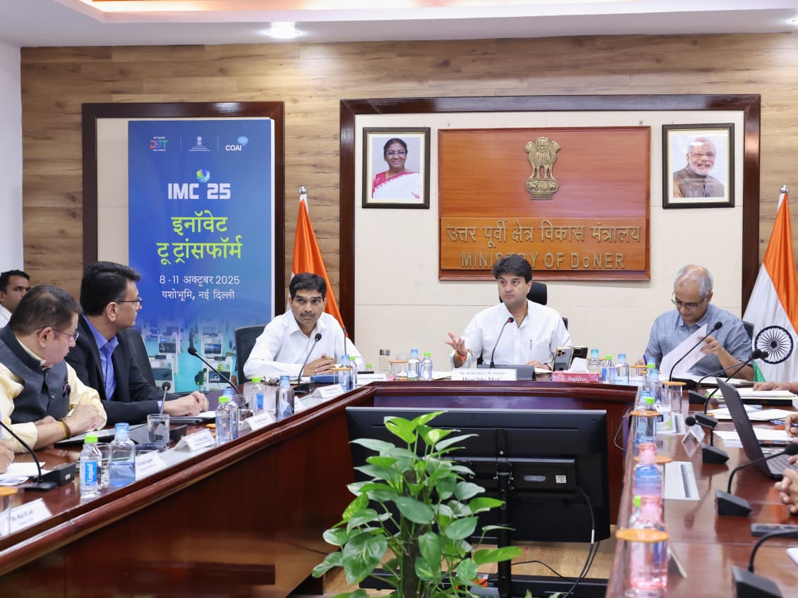 संचार मंत्री ज्योतिरादित्य सिंधिया ने दूरसंचार सेवा प्रदाताओं और मूल उपकरण निर्माताओं की सलाहकार समिति के साथ बैठक की