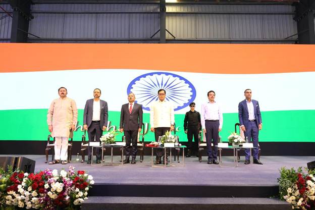 Union Minister Sarbananda Sonowal Flags Off Electric Trucks at JNPA, Reaffirms Commitment to Zero Carbon Emissions