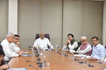 મુખ્યમંત્રીએ રાજ્યના લોકો વિદેશી વસ્તુઓ પર નિર્ભરતા ઘટાડે તેવું વાતાવરણ બનાવવા ઉદ્યોગ સંગઠનોને અનુરોધ કર્યો