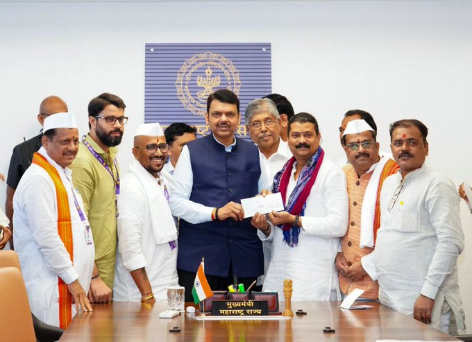 राज्यात पूरग्रस्त शेतकऱ्यांना आर्थिक मदतीचा ओघ सुरू