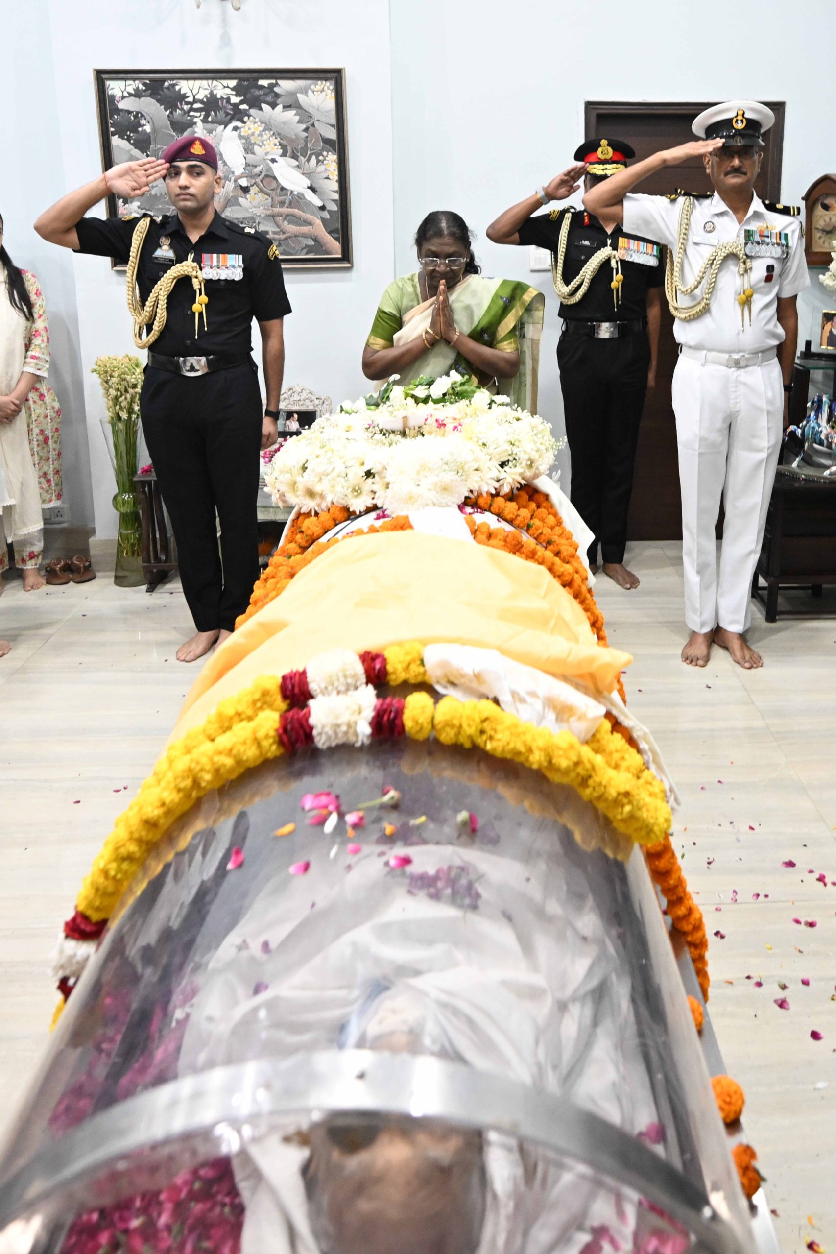 বিজেপিৰ জ্যেষ্ঠ নেতা বিজয় কুমাৰ মালহোত্ৰাৰ দেহাৱসানত ৰাষ্ট্ৰপতি, উপ-ৰাষ্ট্ৰপতি আৰু প্ৰধানমন্ত্ৰীৰ শ্ৰদ্ধাঞ্জলি জ্ঞাপন